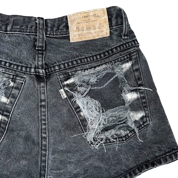 Levi’s Jean Shorts - Picture 5 of 6